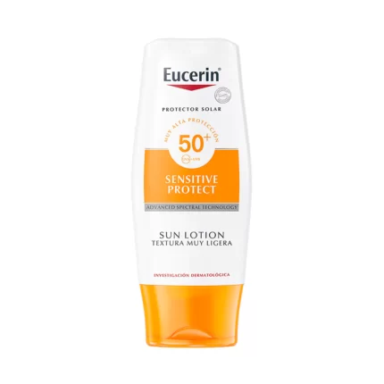 Eucerin Sun Lotion SPF 50 150 ml es una loción solar que proporciona una alta protección contra los rayos UVA y UVB.