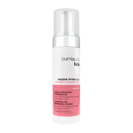 Mousse CLX (Cumlaude Lab) es una espuma limpiadora suave con propiedades higienizantes, específicamente diseñada para el cuidado de la zona íntima en situaciones de mayor riesgo de infección o estados inflamatorios.